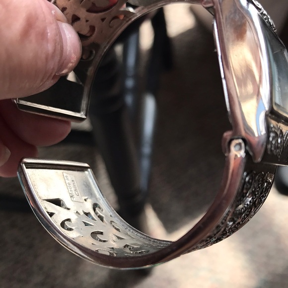 Watch - Picture 3 of 3